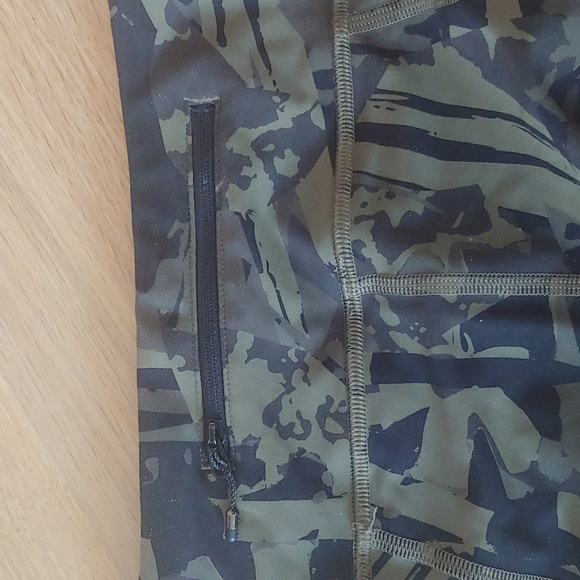 Lululemon Tight Stuff Tight Size 4 Pop Cut Fatigue Green Black Camo - Picture 7 of 11